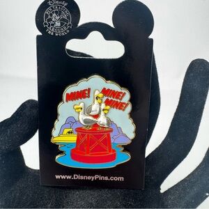 New 2010 Disney Finding Nemo "Mine! Mine! Mine!" Seagulls collector pin